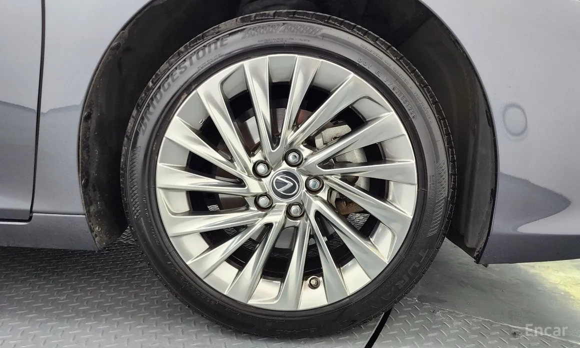 Фото 5 - Lexus ES