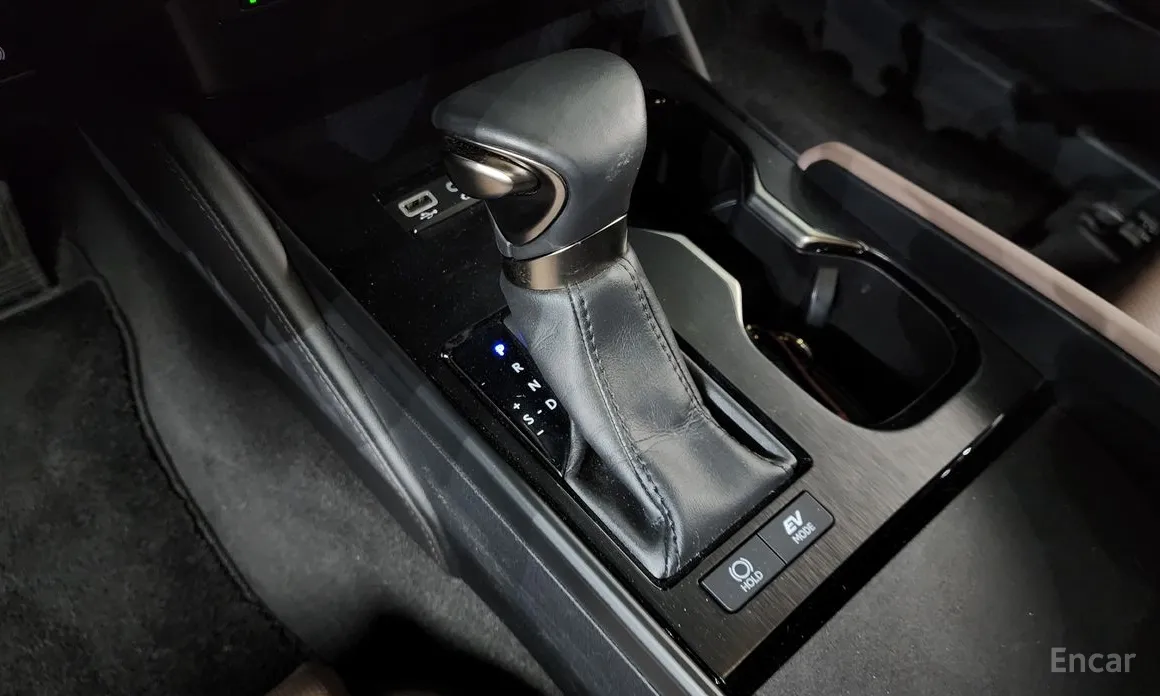 Фото 9 - Lexus ES