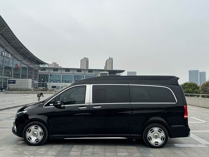 Mercedes-Benz V-Class 2022 2022款 V 260 L 长轴距尊贵版