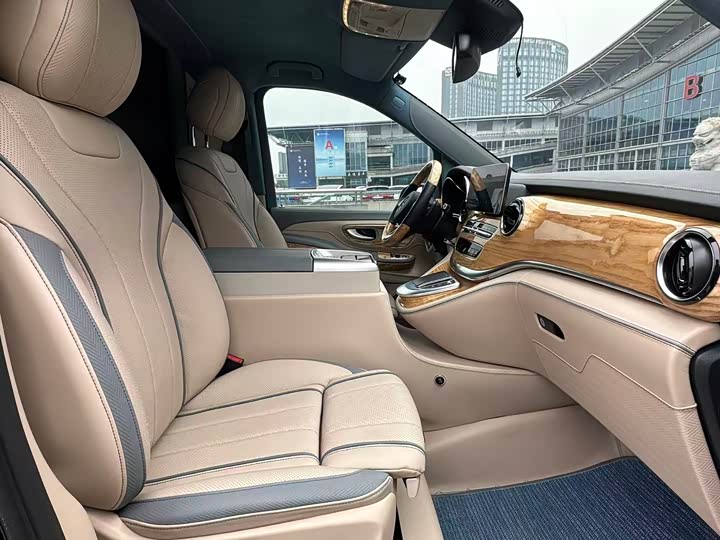 Mercedes-Benz V-Class 2022 2022款 V 260 L 长轴距尊贵版