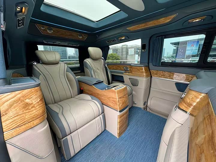 Mercedes-Benz V-Class 2022 2022款 V 260 L 长轴距尊贵版