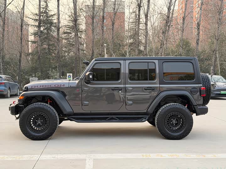 Фото 4 - Jeep Wrangler