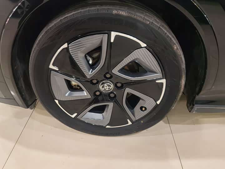 Фото 3 - Toyota bZ3