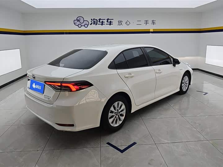 Фото 3 - Toyota Corolla