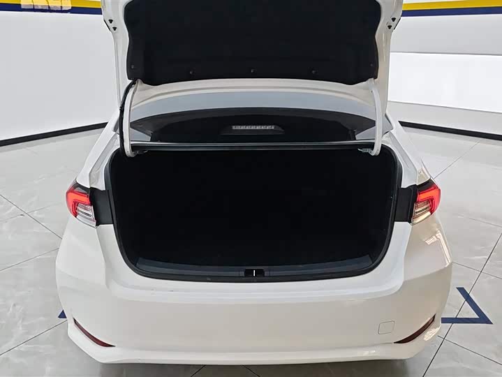 Фото 4 - Toyota Corolla