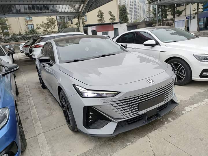 Фото 4 - Changan UNI-V