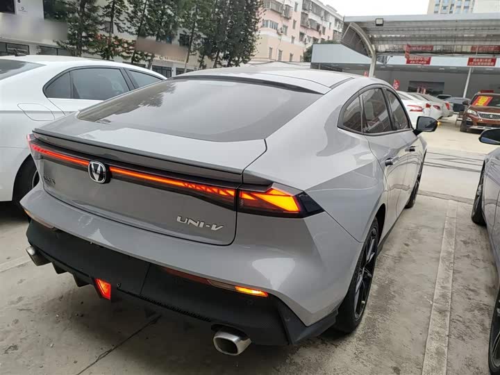 Фото 7 - Changan UNI-V