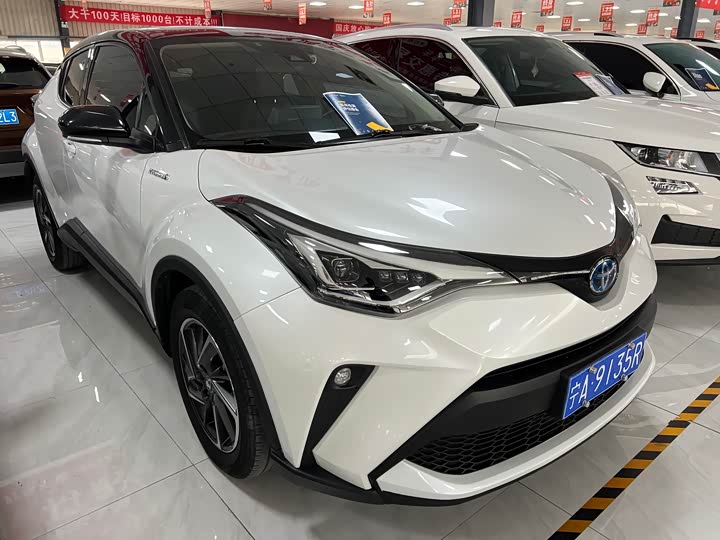 Фото 2 - Toyota C-HR