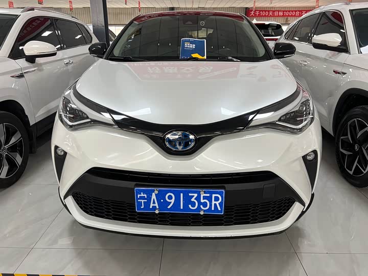 Фото 3 - Toyota C-HR