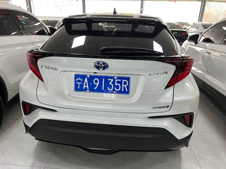 Фото 4 - Toyota C-HR