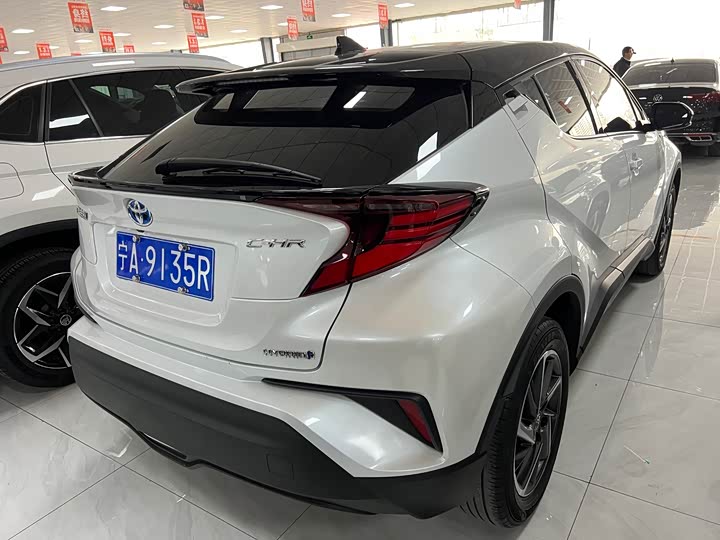 Фото 5 - Toyota C-HR