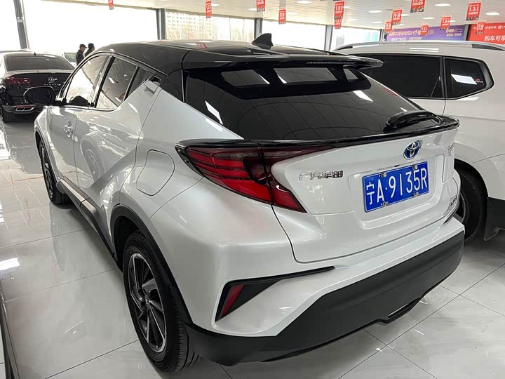 Фото 6 - Toyota C-HR