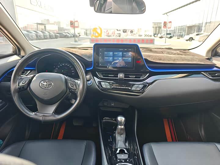 Фото 8 - Toyota C-HR