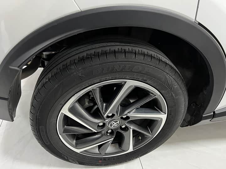 Фото 9 - Toyota C-HR