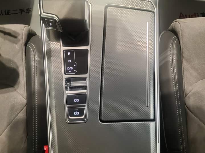 Фото 8 - Audi A6L