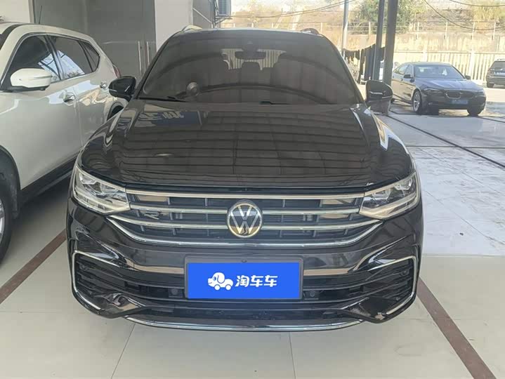 Фото 2 - Volkswagen Tiguan L Pro