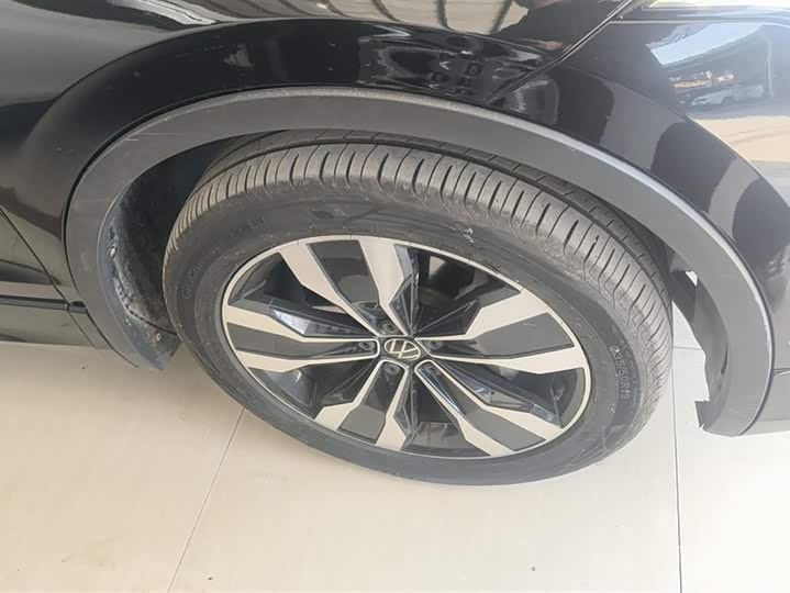 Фото 6 - Volkswagen Tiguan L Pro