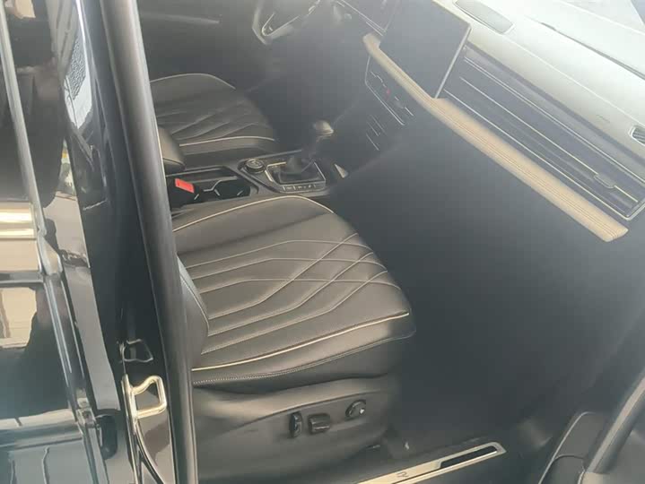 Фото 8 - Volkswagen Tiguan L Pro