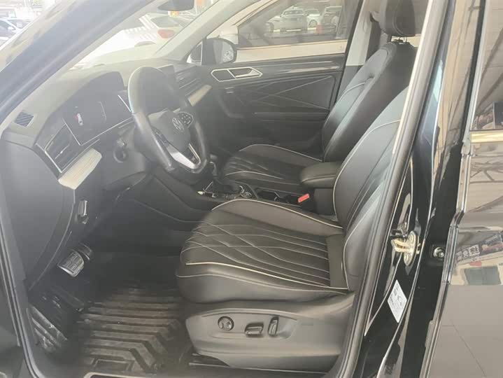 Фото 9 - Volkswagen Tiguan L Pro