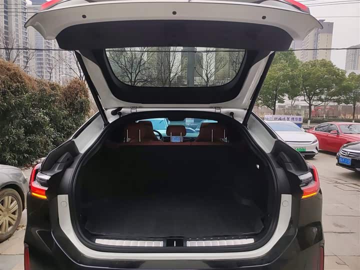 Фото 9 - Nio EC6