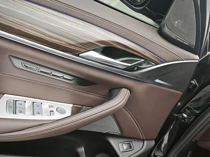 Фото 6 - BMW 5 Series