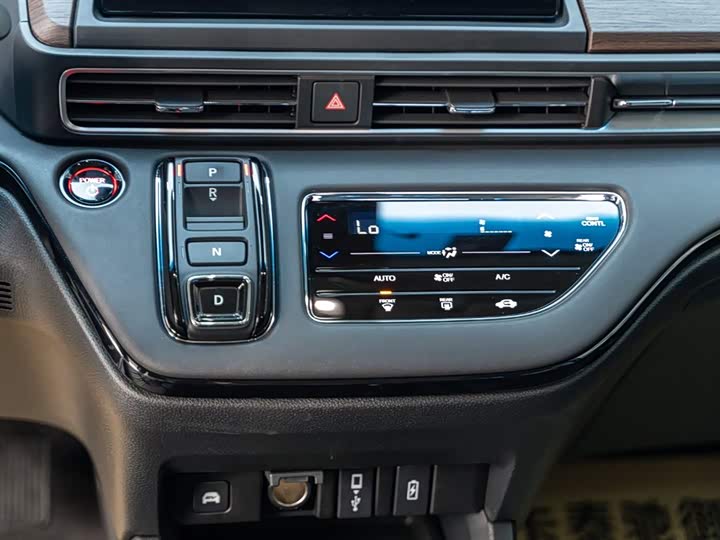 Фото 9 - Honda Odyssey