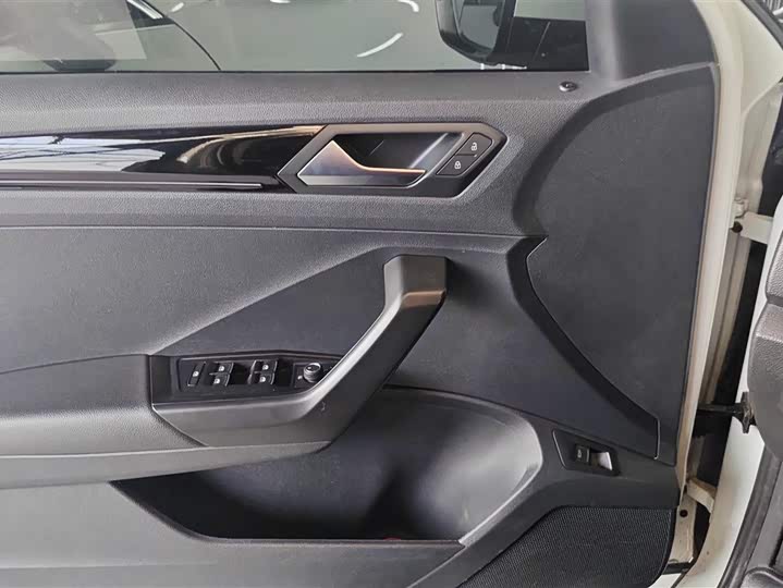 Фото 7 - Volkswagen T-Roc