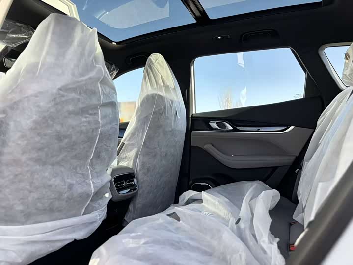 Фото 5 - Geely Atlas L