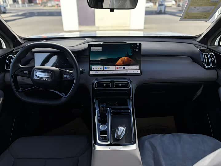 Фото 6 - Geely Atlas L