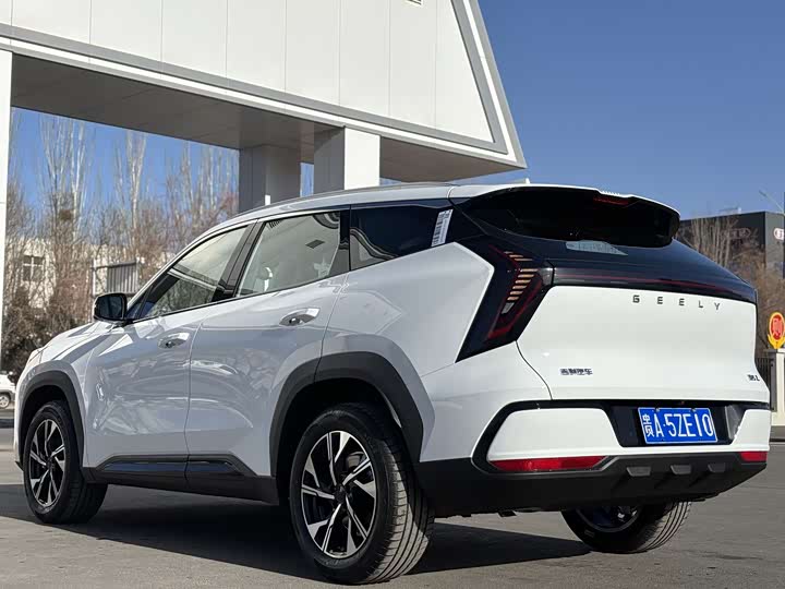 Фото 7 - Geely Atlas L