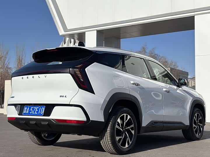 Фото 9 - Geely Atlas L