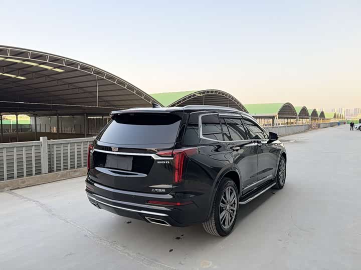 Фото 6 - Cadillac XT6