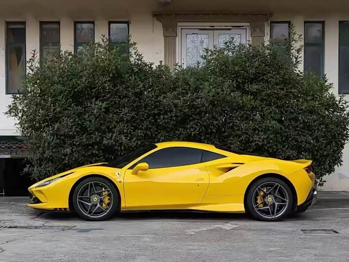 Фото 3 - Ferrari F8