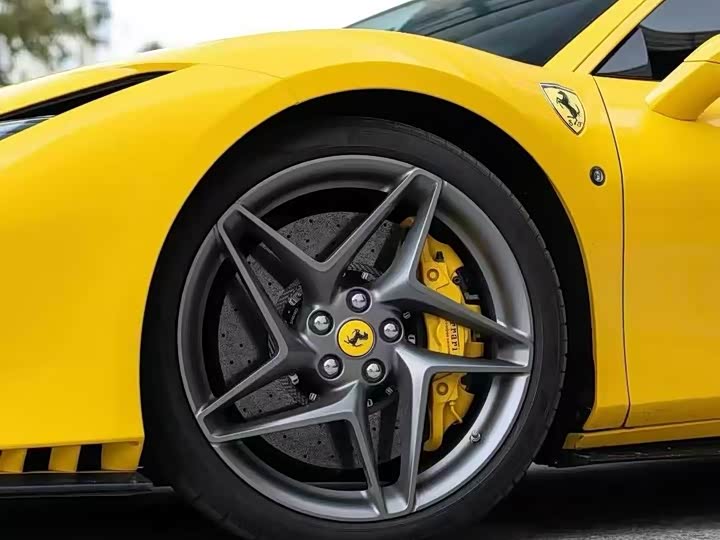 Фото 4 - Ferrari F8