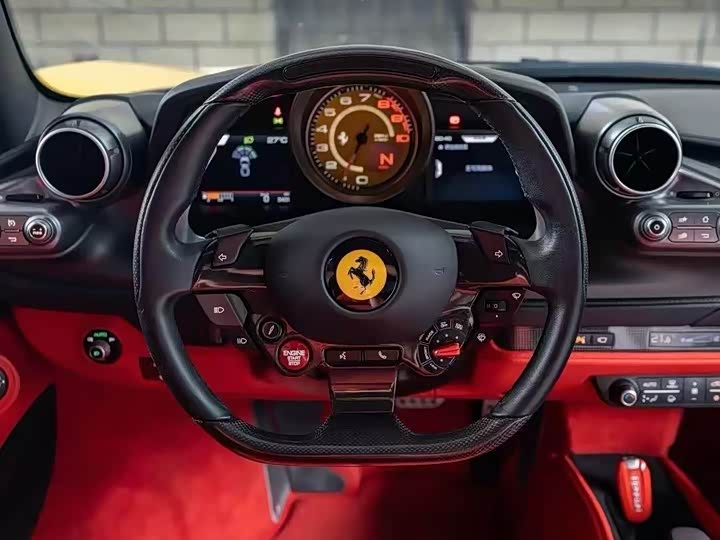 Фото 6 - Ferrari F8