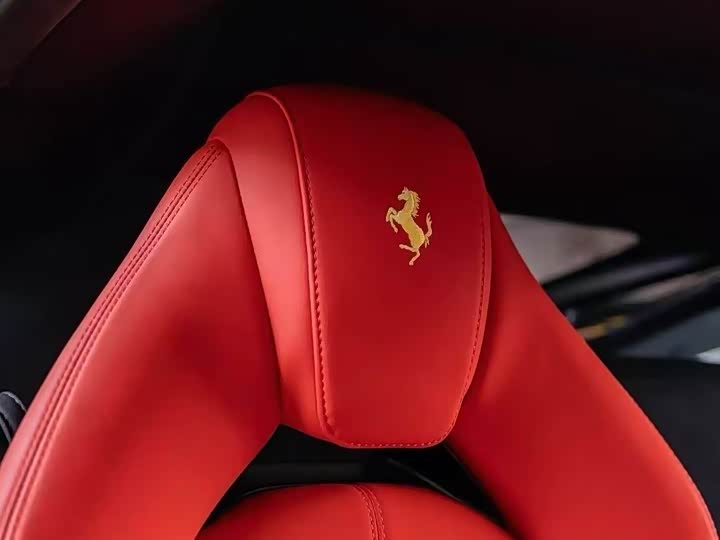 Фото 8 - Ferrari F8