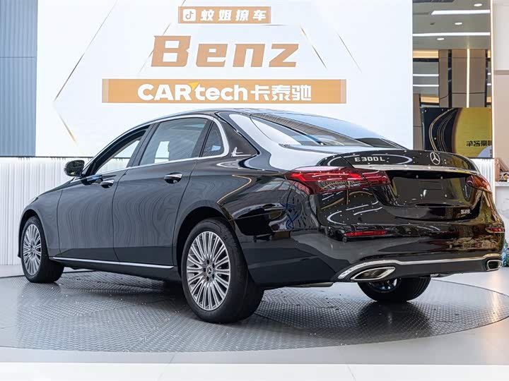 Фото 4 - Mercedes-Benz E-Class