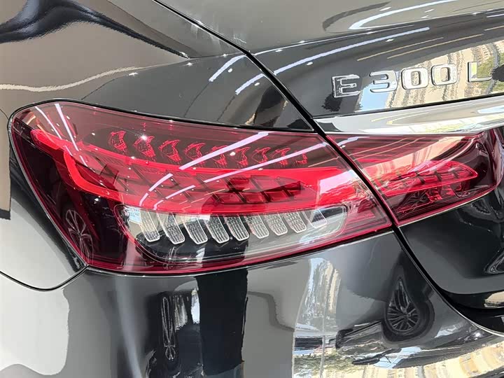 Фото 7 - Mercedes-Benz E-Class