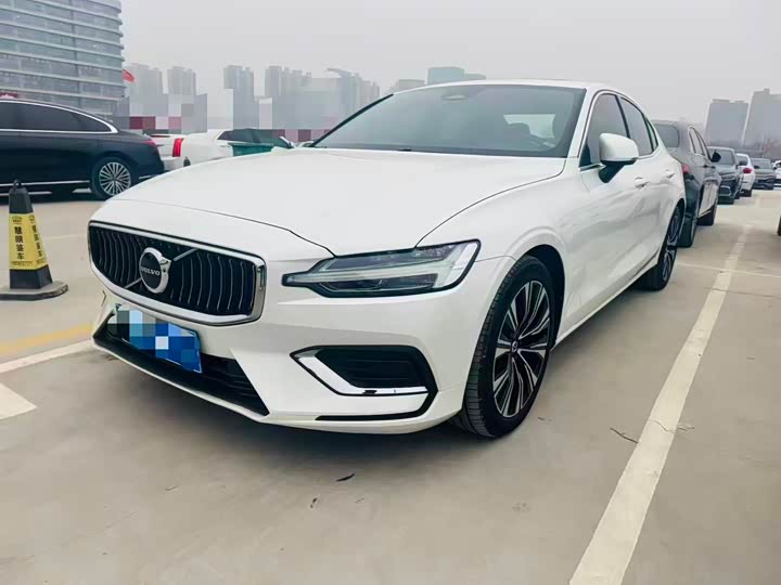 Фото 1 - Volvo S60