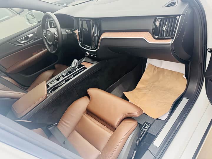 Фото 4 - Volvo S60