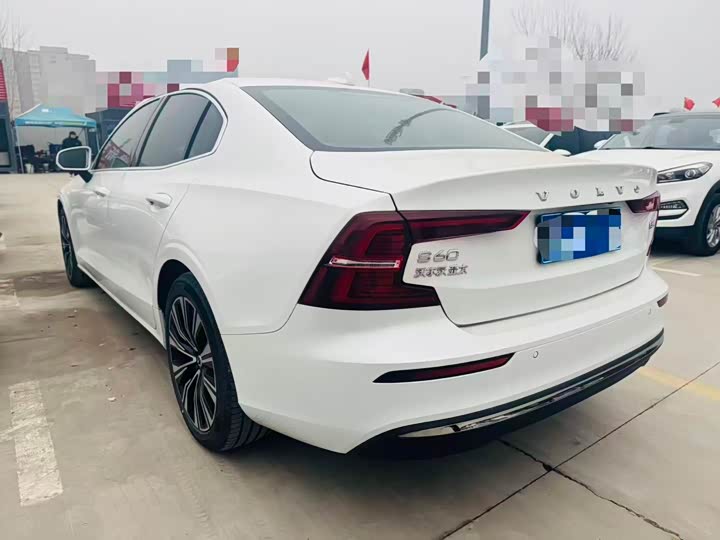 Фото 9 - Volvo S60