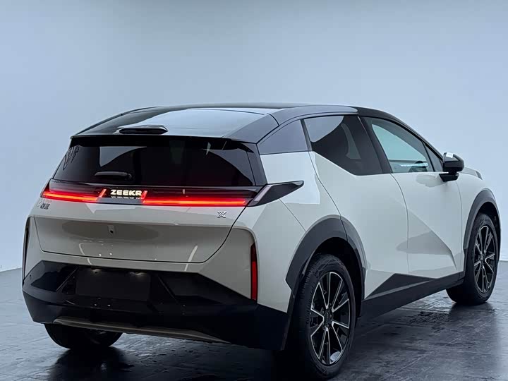 Фото 6 - Zeekr X