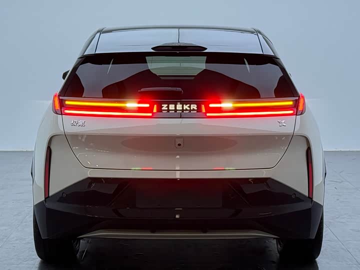Фото 7 - Zeekr X