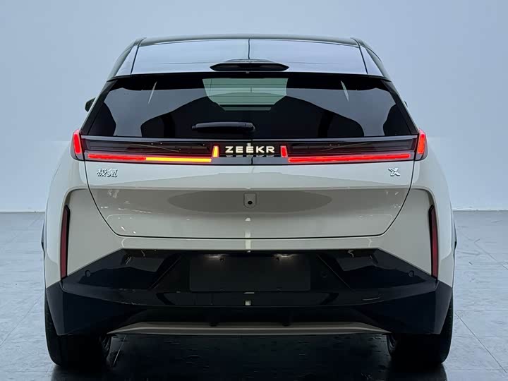 Фото 8 - Zeekr X