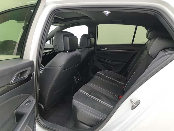 Фото 8 - Volkswagen Golf