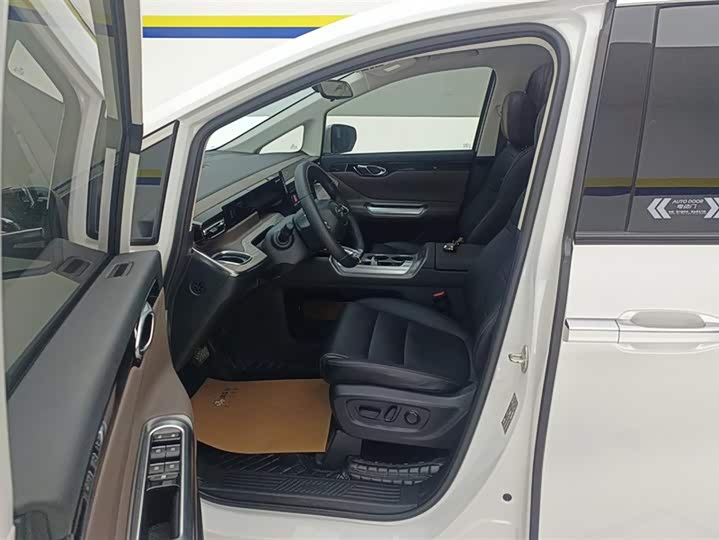 Фото 9 - GAC Trumpchi E8