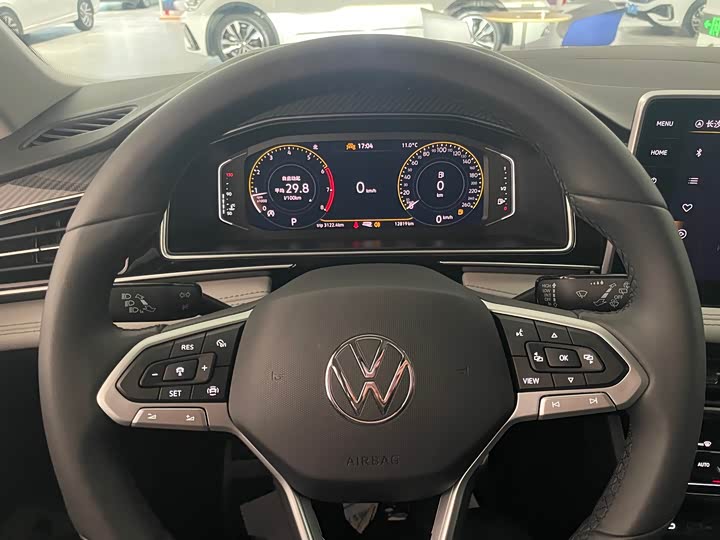 Фото 6 - Volkswagen Tiguan L Pro