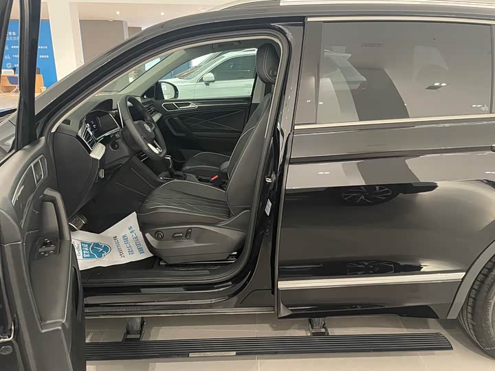 Фото 7 - Volkswagen Tiguan L Pro