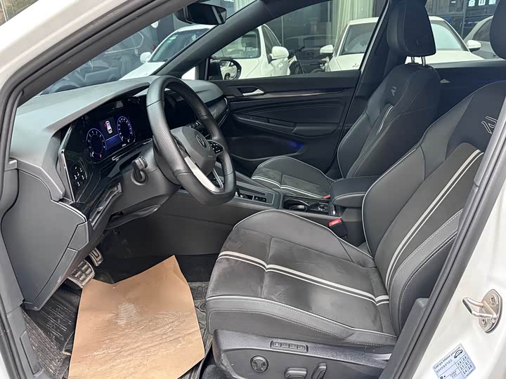 Фото 5 - Volkswagen Golf