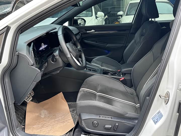 Фото 8 - Volkswagen Golf